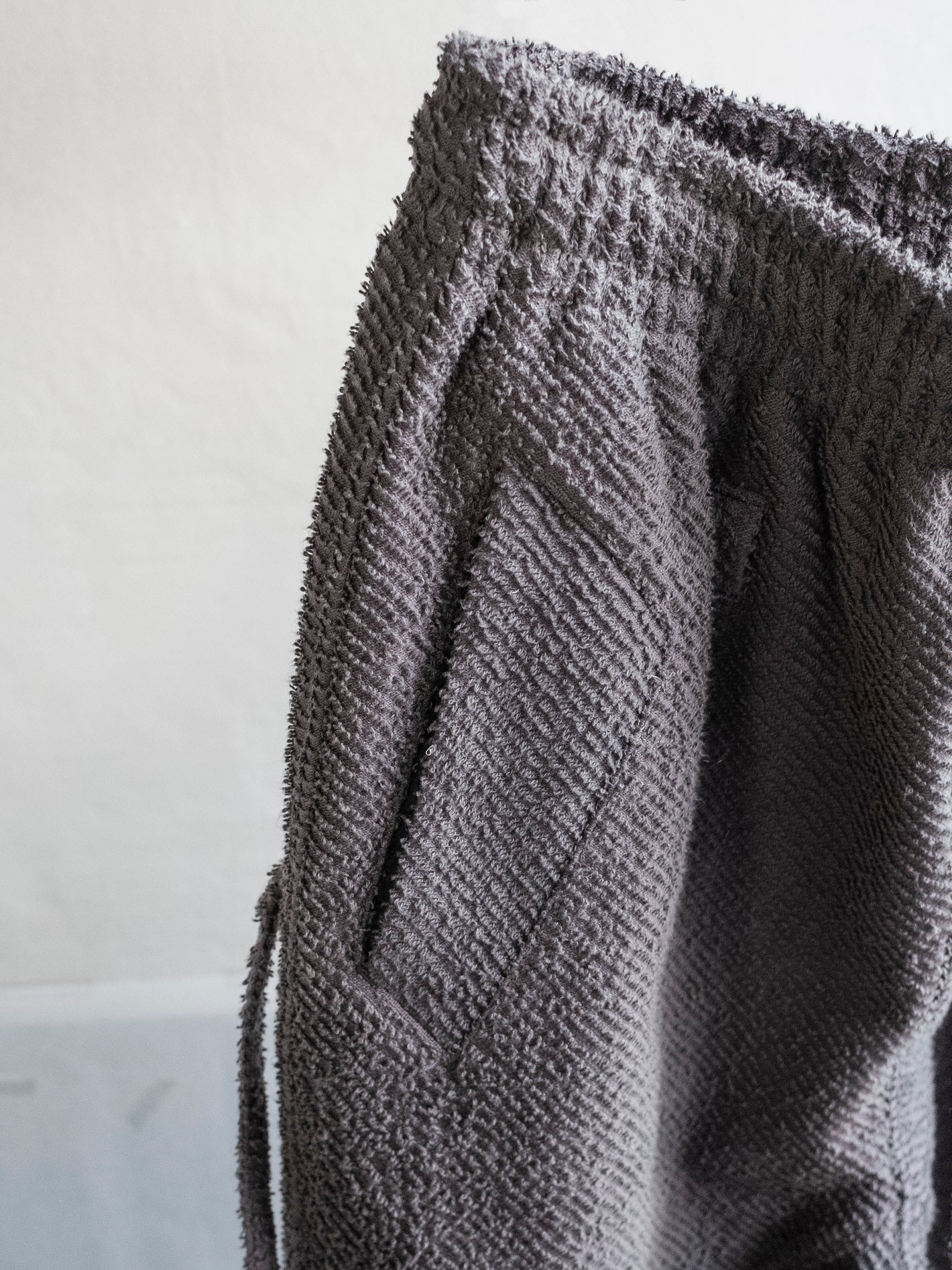 blackmerle_fw24_collection_ruggedsweatpants_plumgrey