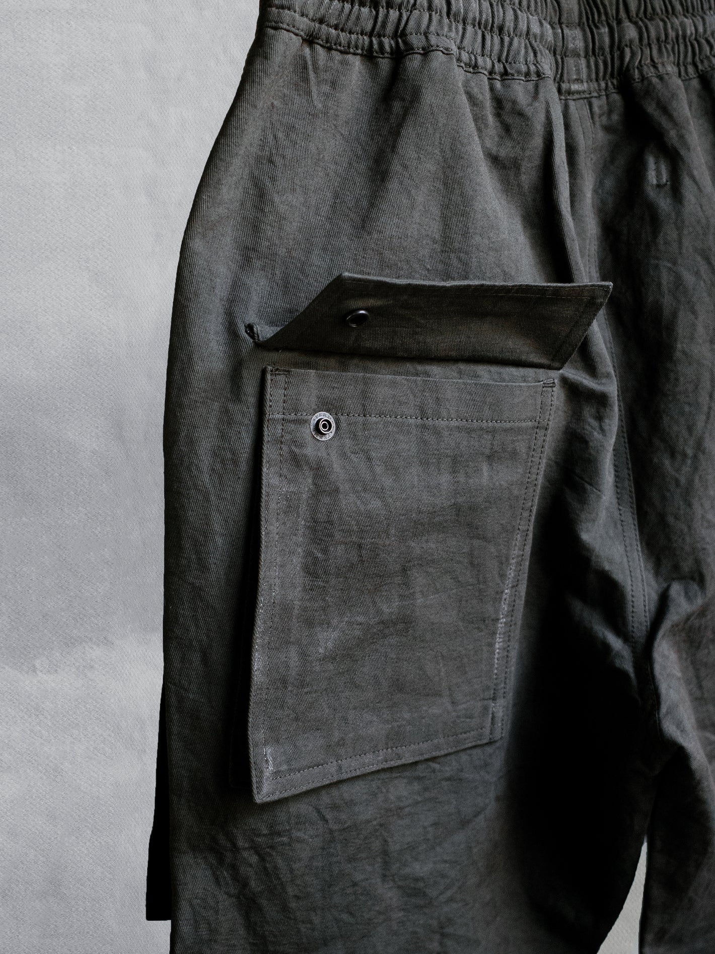 blackmerle_fw24_fatiguedrawstringpants_slabkhaki