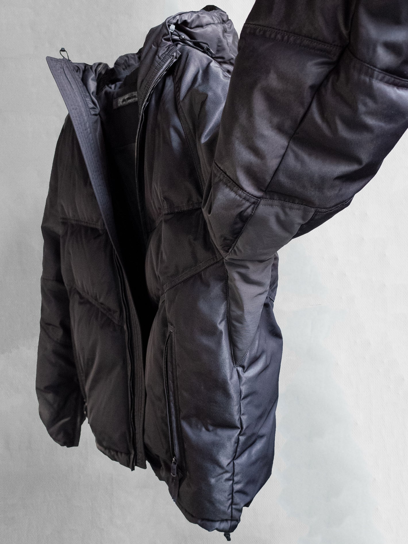 blackmerle_fw24_goosedownjacket_metalgrey