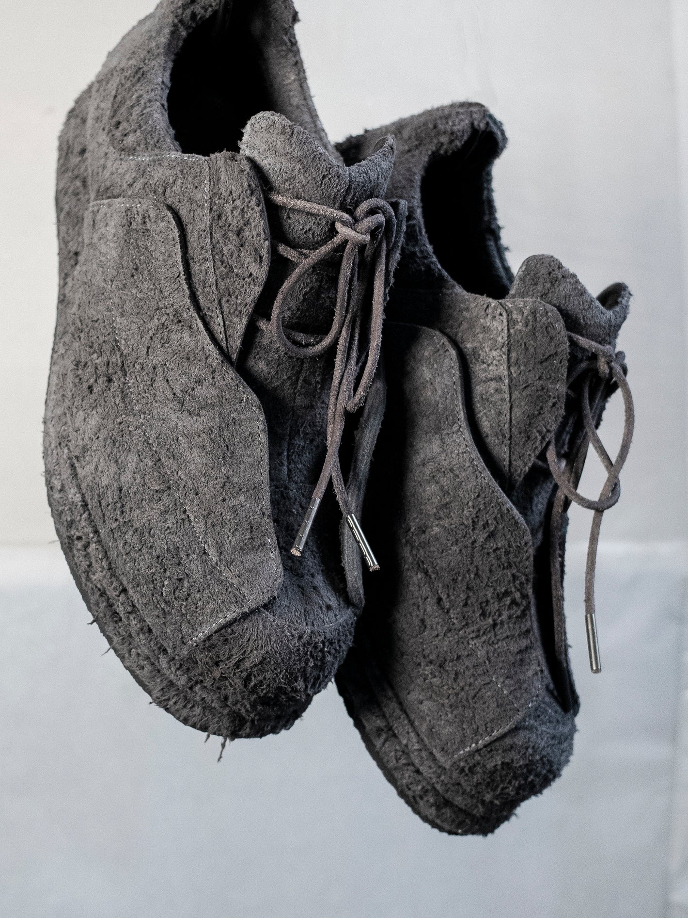 blackmerle_fw24_wingshoe_grey